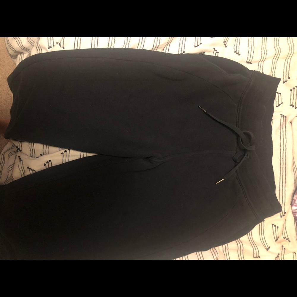 Lululemon sweatpants size 6